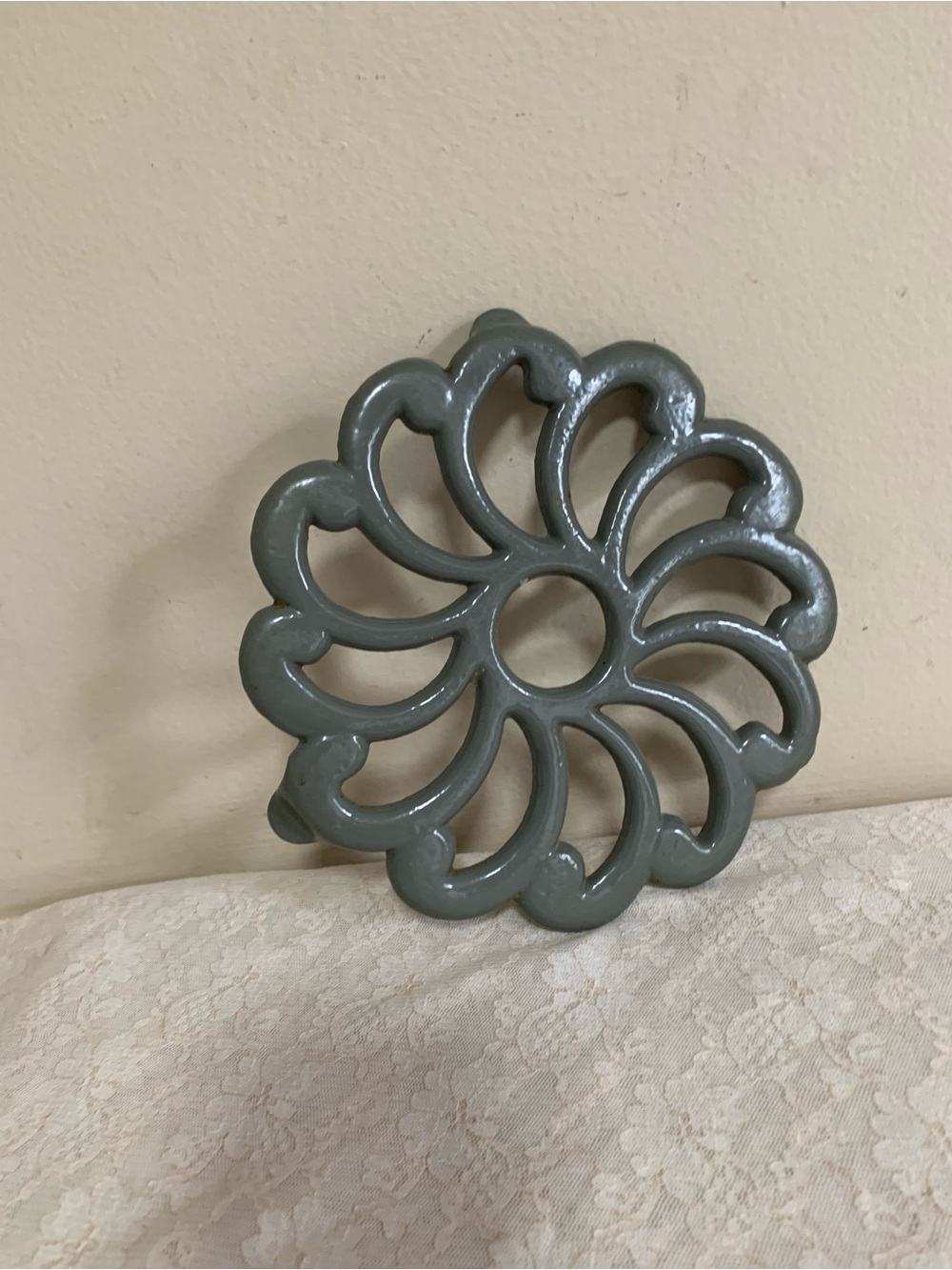 Vintage Grey Enameled Cast Iron Trivet Round Floral Pinwheel Hot Plate Hanging